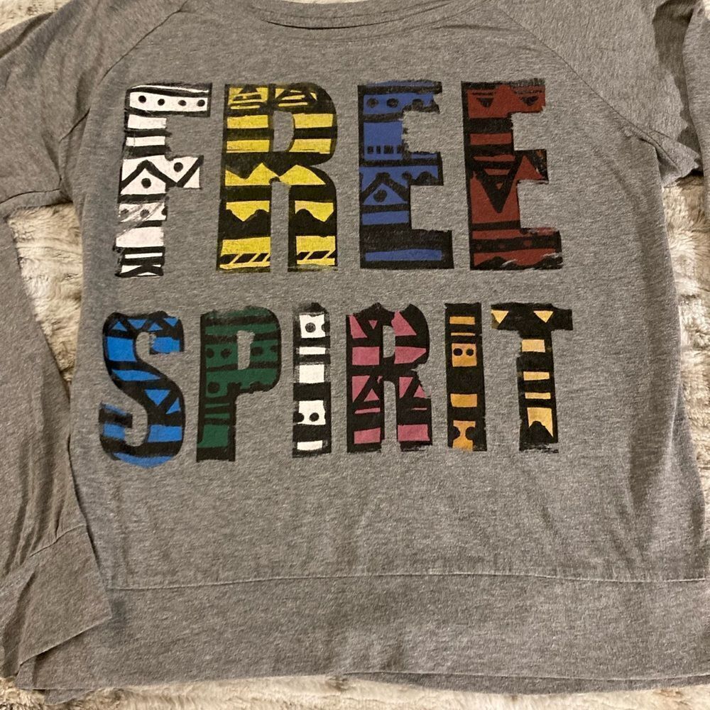 𝅺: : FREE SPIRIT Graphic Print Light Weight Super Soft Crop Sweatshirt : : - Picture 6 of 12
